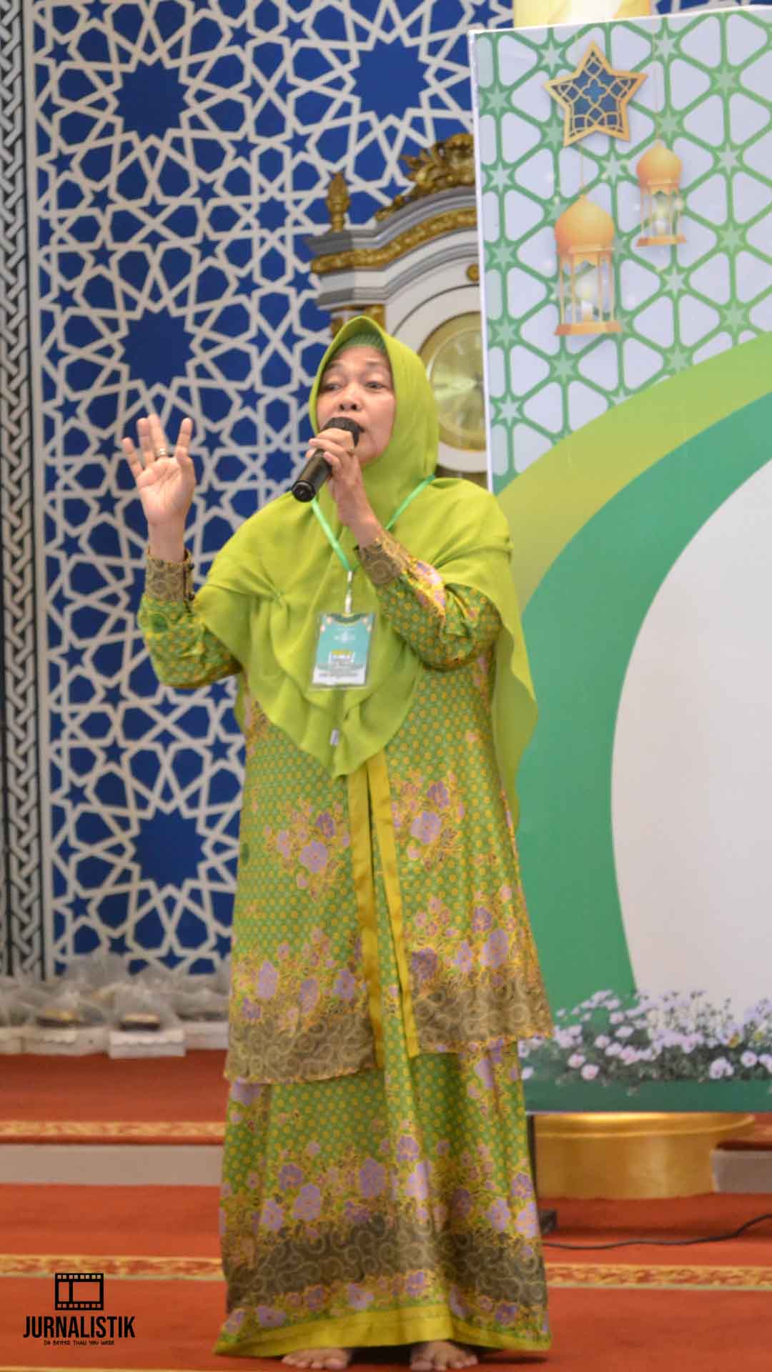 Foto Ibu Hj. Huriyatul M., guru besar di Masyithah sekaligus ketua Muslimat ancab Kaliwates